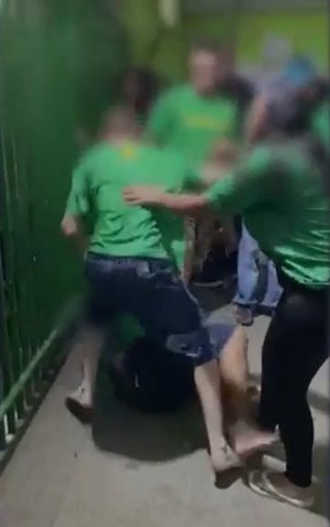 Vídeo: Alunos brigam com socos e chutes dentro de escola da Capital