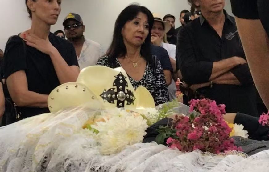João Carreiro é velado em com chapéu que era sua 