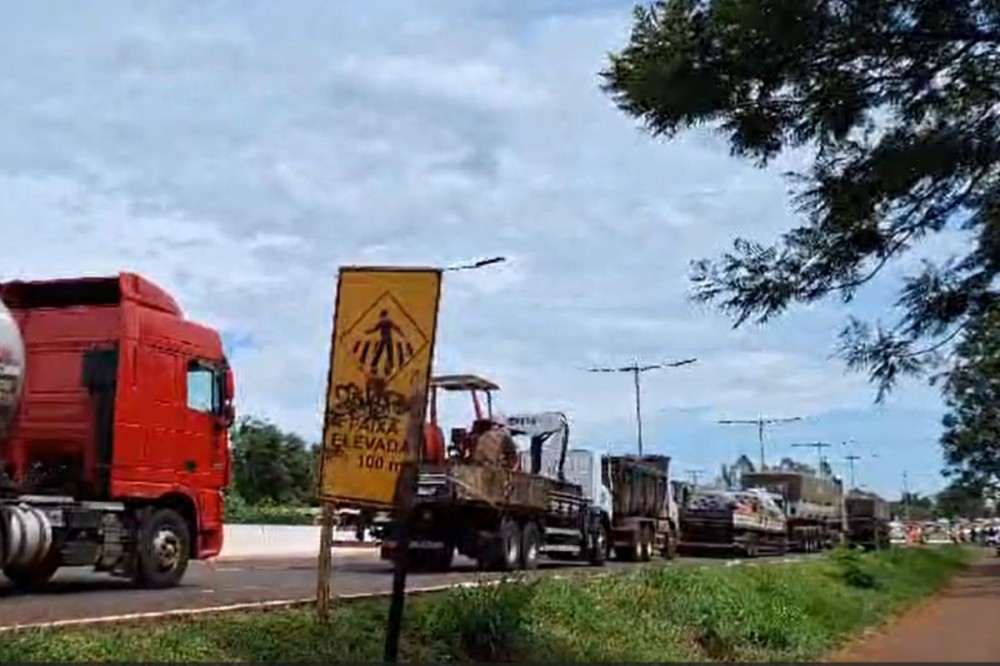 VÍDEO: Indígenas bloqueiam rodovia para cobrar falta de água em aldeias de MS
