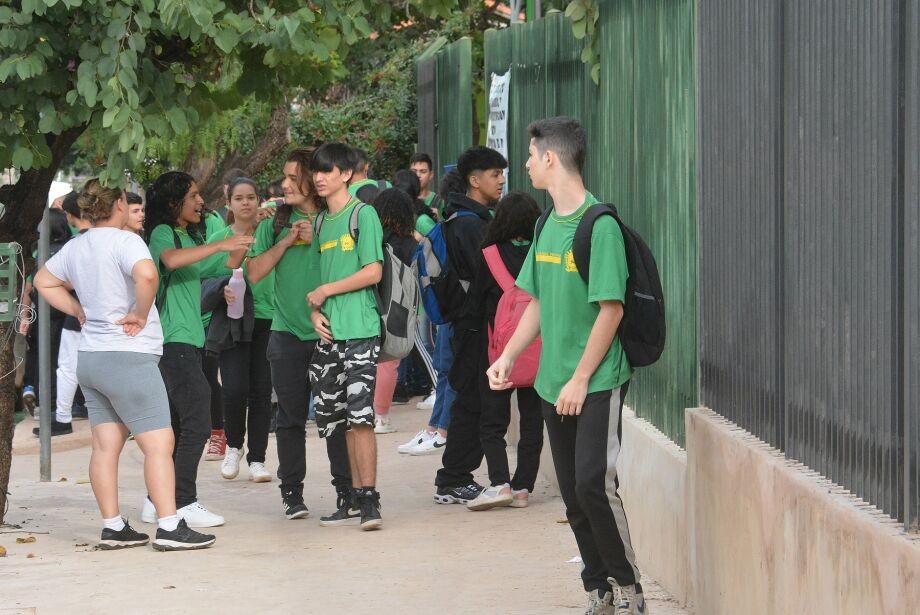 Pé de Meia: alunos de baixa renda receberão R$ 2 mil por ano e bônus