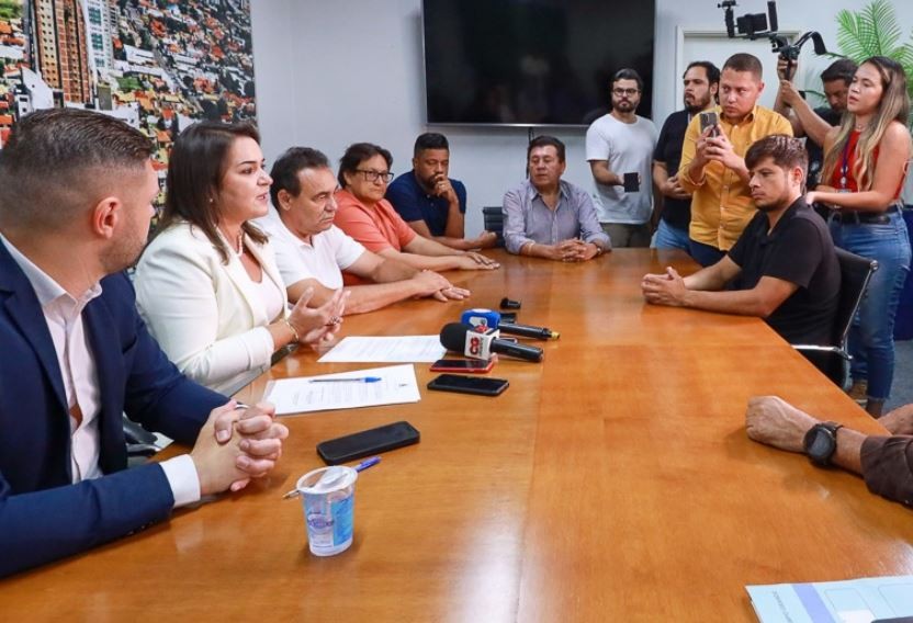 Após 11 anos, prefeitura autoriza concurso com 2 mil vagas na Educação