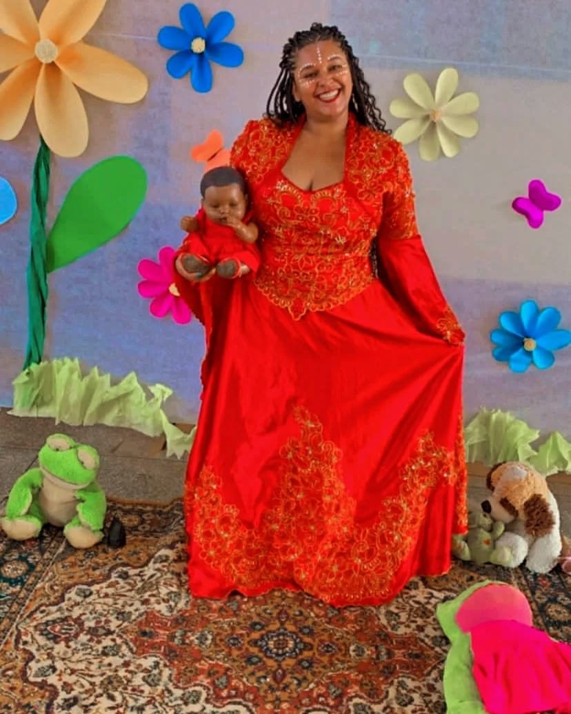 “Preta Princesa”, Andréia é uma das professoras mais criativas do país e tem feito história ensinando cultura afro na Capital