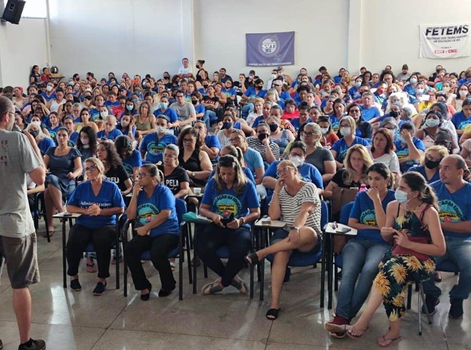 Professores de Dourados rejeitam proposta da Prefeitura de construir Piso para 20 horas