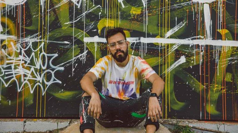 Do muro ao tecido: Daniel Magalhães investiu em sonho e hoje faz sucesso no exterior e em closets de celebridades