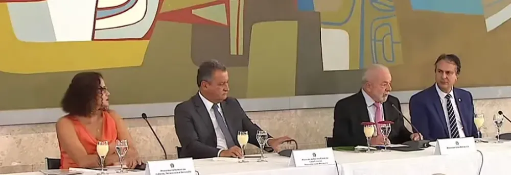 Lula: “Quem tem que gostar do reitor são os professores e os funcionários”, declarou o presidente em reunião com as universidades