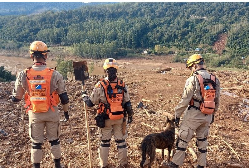 Bombeiros de Campo Grande retornam após missão de resgate no RS