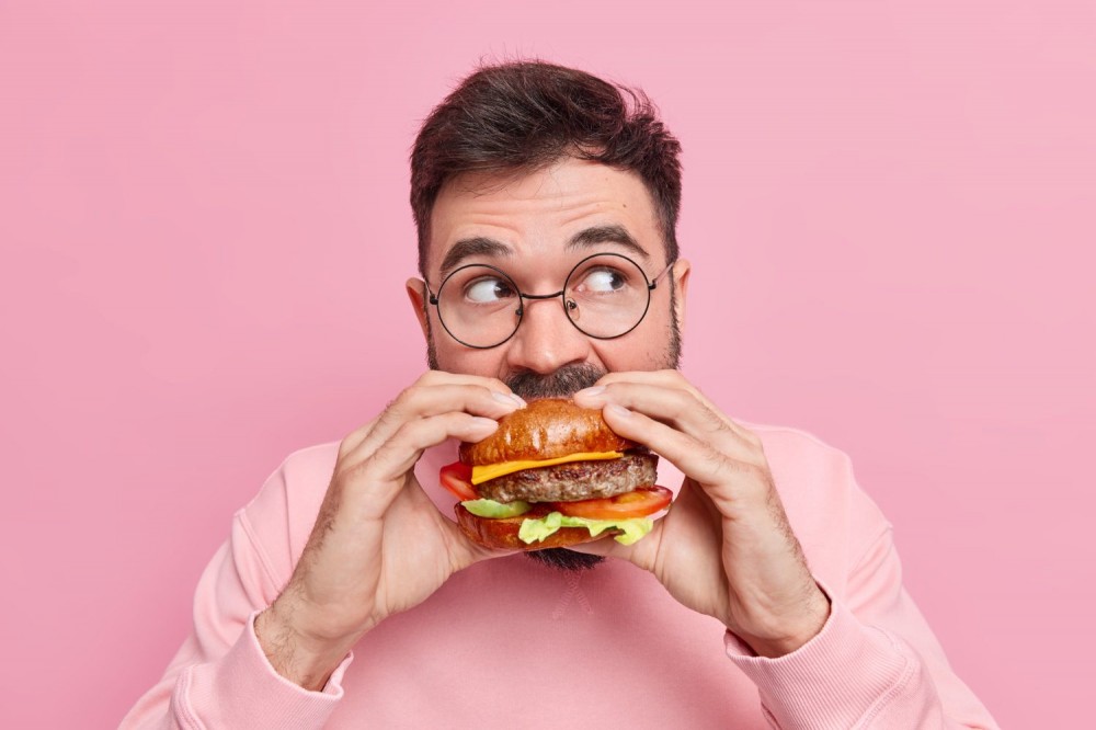 Posso comer de tudo sem sentir culpa? Nutricionista afirma que sim!