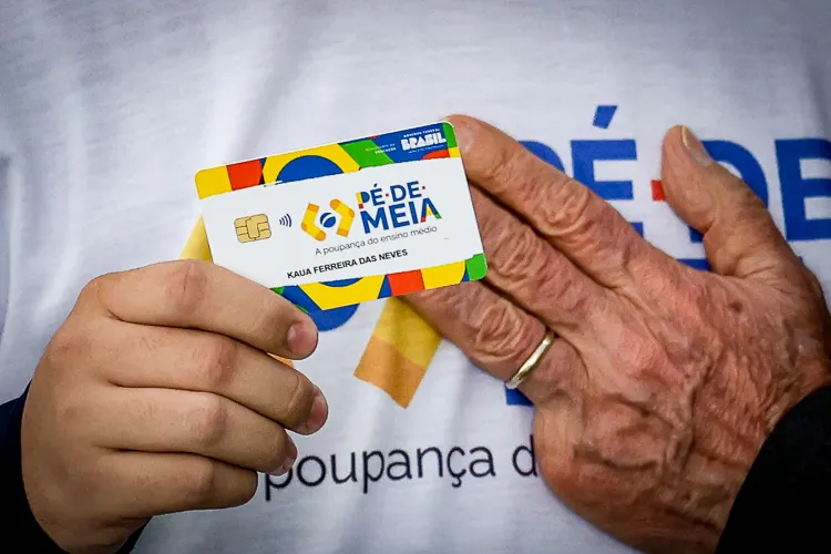 Governo fecha inscrições do Pé-de-Meia domingo e começa a pagar benefício de R$ 200 na segunda