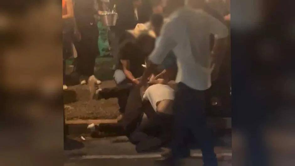 VÍDEO: Dupla troca socos durante show na Expogrande em Campo Grande