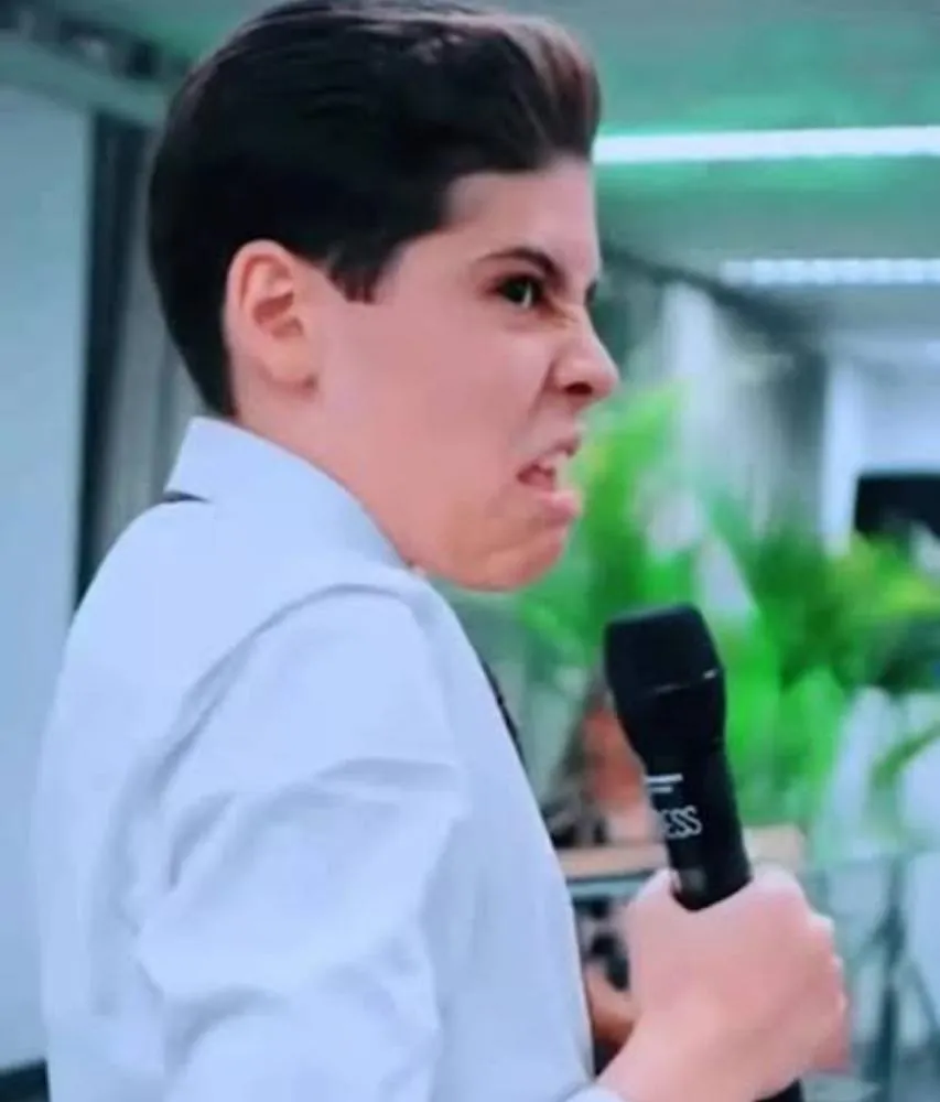 Conselho Tutelar proíbe pastor mirim de continuar pregando em igrejas