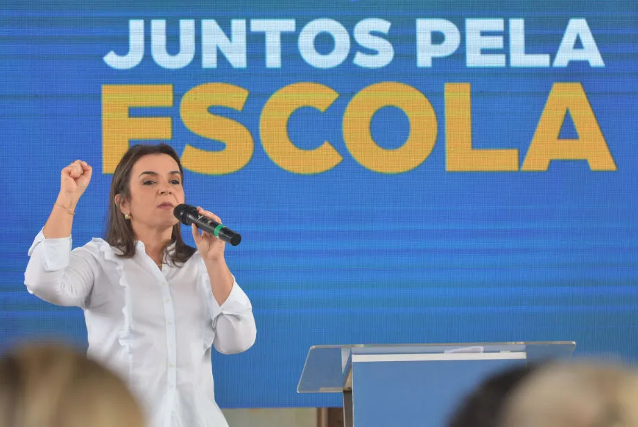 Sem apoio da Prefeitura e com rede elétrica em situação precária, escola faz vaquinha entre pais para bancar reforma