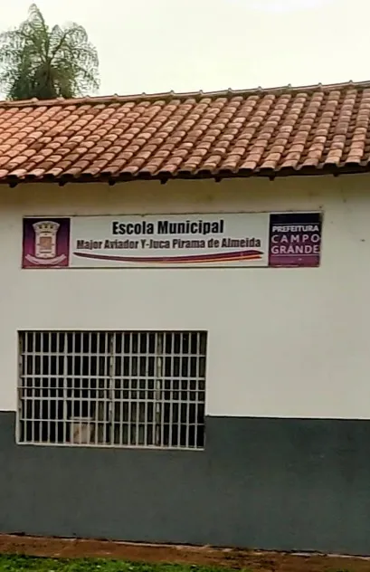 Pais de alunos protestam contra saída de diretora da Escola Y-Juca Pirama em Campo Grande