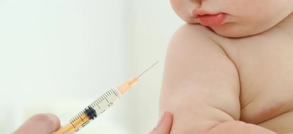 MS inicia vacinação extra contra sarampo em bebês devido a surto na Bolívia