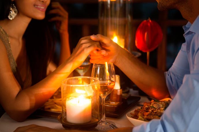 Em casa: o que fazer para seu amor no dia dos namorados se não sabe cozinhar?