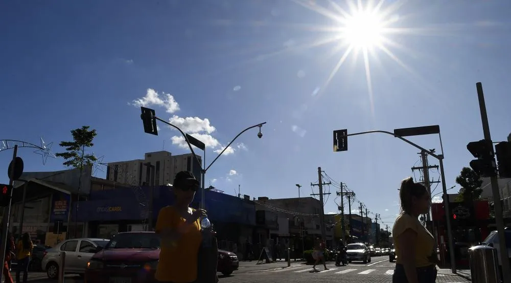 Calor eleva risco de AVC durante o verão, alerta médico