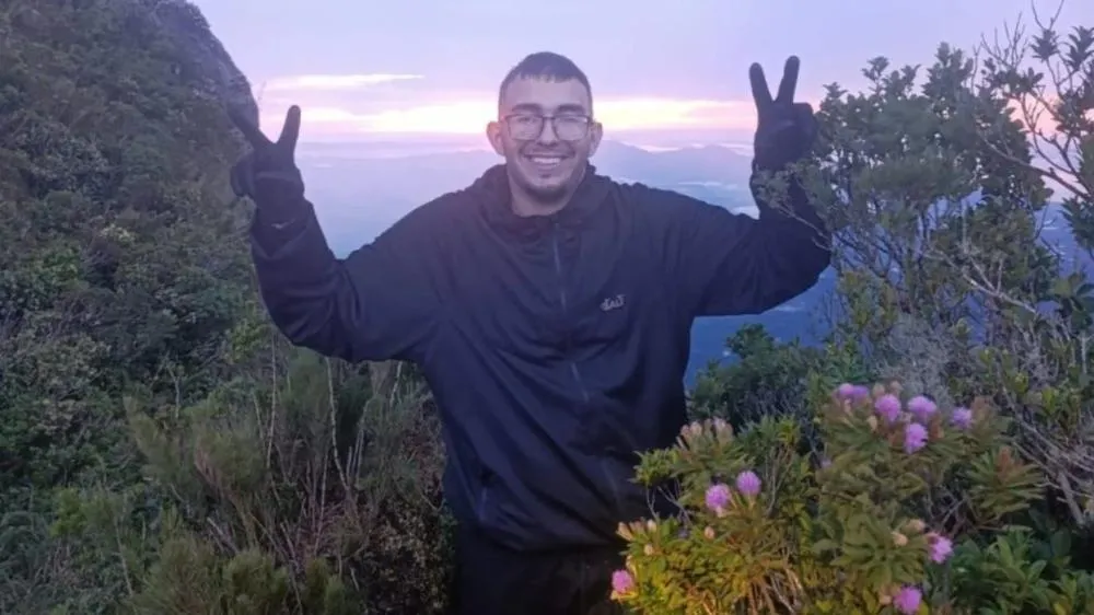 Jovem desaparecido no Pico Paraná é encontrado com vida após quatro dias