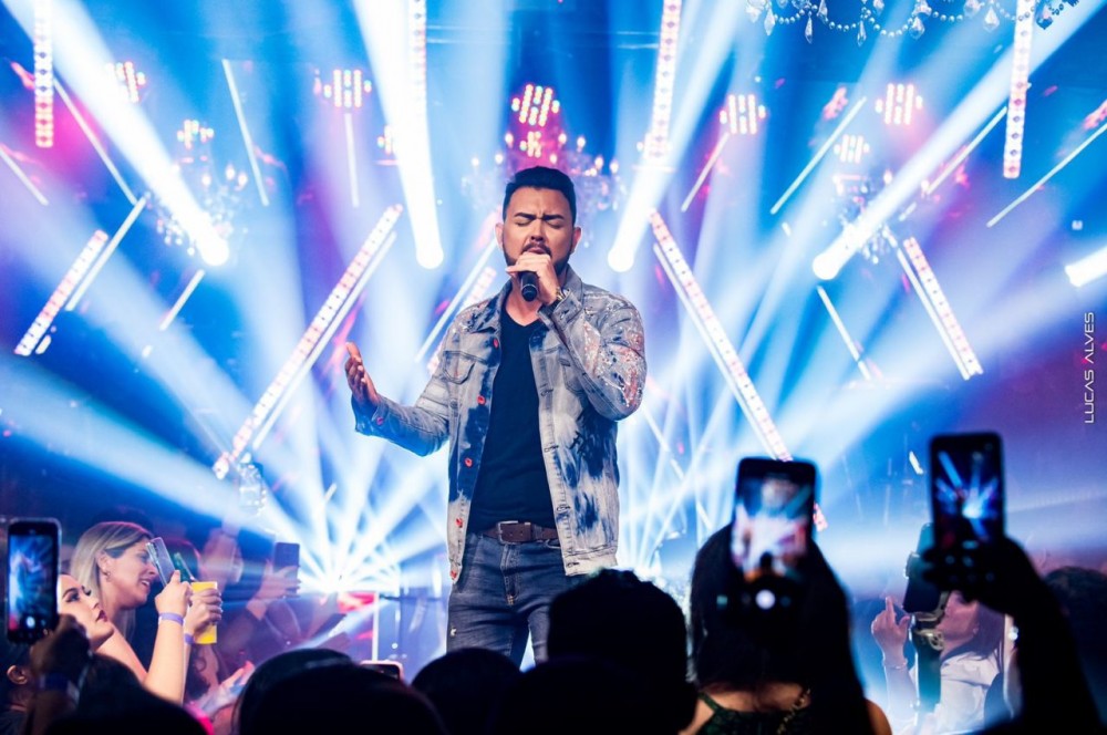 Max Henrique está voando: há 13 anos em busca de espaço, hoje é a nova aposta do sertanejo