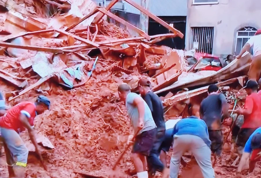 Temporal deixa 14 mortos, arrasta casas e coloca Juiz de Fora em calamidade