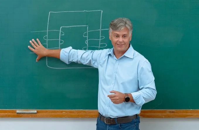 Etienne Biasotto defende fim da lista tríplice durante debate sobre autonomia universitária na UFGD