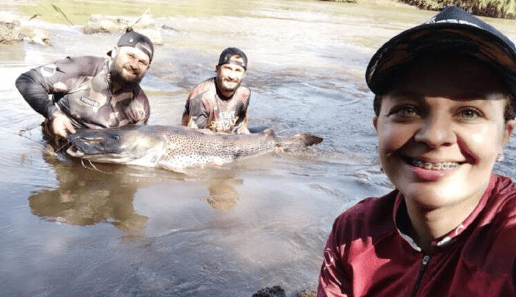 VÍDEO: Depois de 2 horas, agricultor fisga pintado de 55 kg em rio de MS