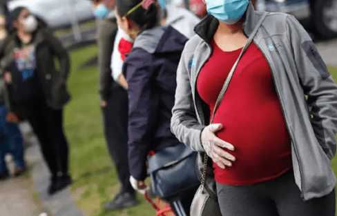 Varíola dos macacos: Saúde recomenda que gestantes e mulheres que amamentam usem máscaras