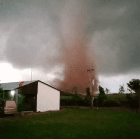 VÍDEO: Tornado deixa 5 feridos e rastros de destruição no Paraguai