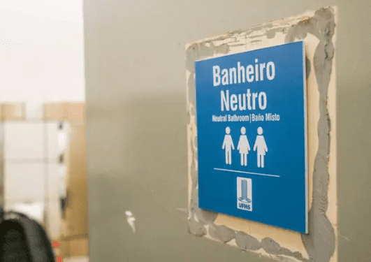 Assédio em banheiro para 
