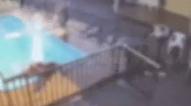 VÍDEO: 'Gato Preto' é morto em piscina no Tarumã; outra vítima, foragida, é baleada