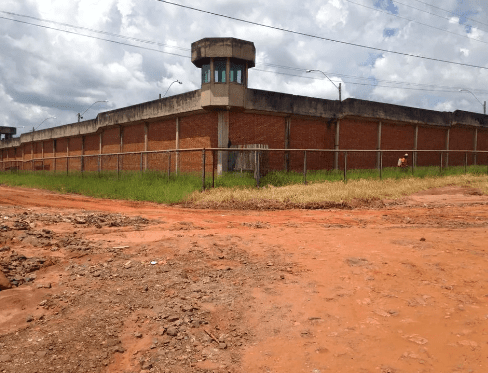 Detentos fogem da Máxima e um desiste no meio do caminho