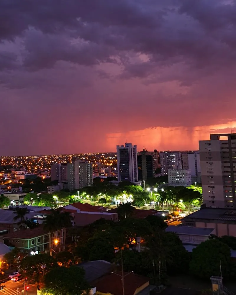 Granizo, ventania e até 50 mm de chuva: Campo Grande entra em alerta para tempestade