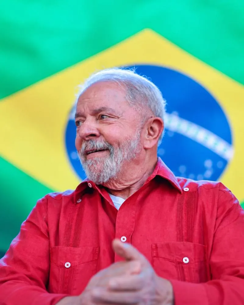 Lula vence Flávio Bolsonaro e é reeleito presidente do Brasil