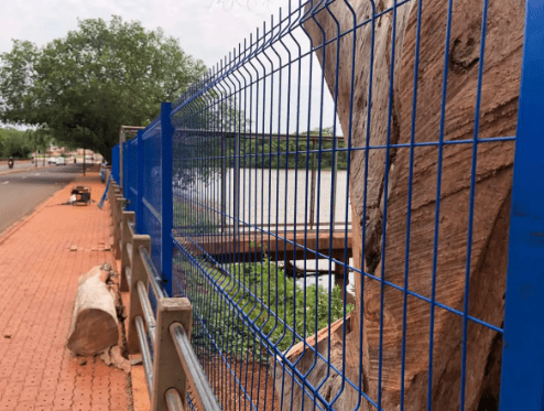 Grades foram colocadas no Lago do Amor para evitar o descarte incorreto de lixo