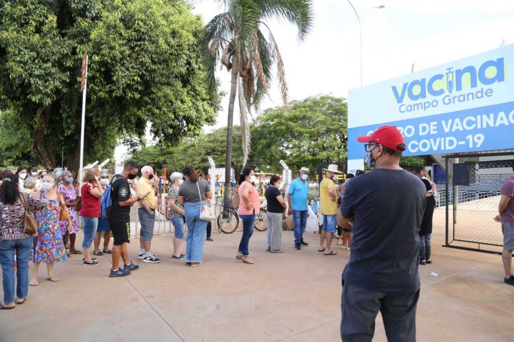 Sextou com vacinação contra covid-19 para crianças e adultos em Campo Grande
