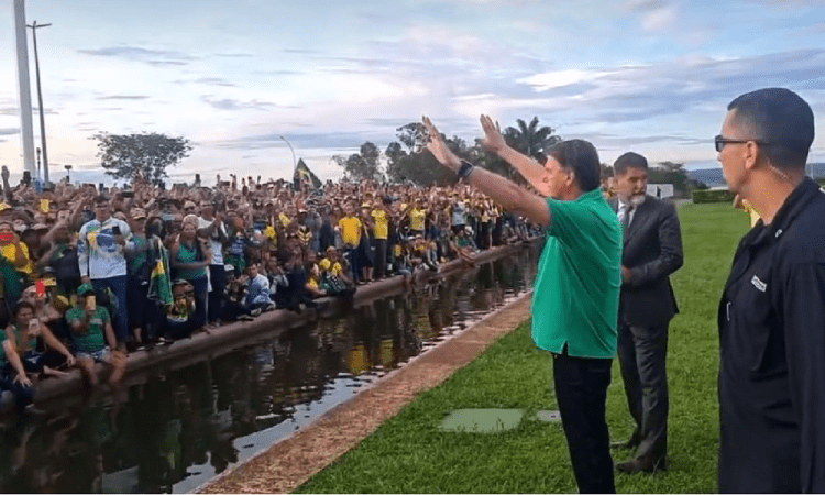 Bolsonaro exonera comandantes da Marinha e Aeronáutica e nomeia escolhidos de Lula