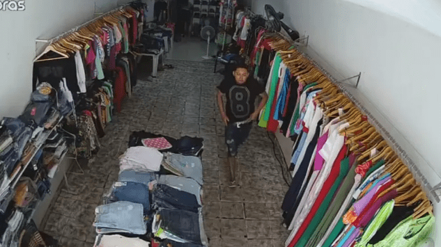 VÍDEO: Pai morre baleado ao proteger filha de tentativa de feminicídio