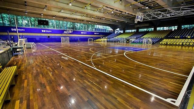Garoto de 14 anos morre em clube após cair junto com trave de gol