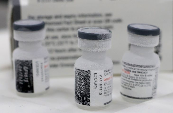 Secretaria de Saúde inicia entrega da vacina bivalente a municípios e recebe 35 mil doses da infantil