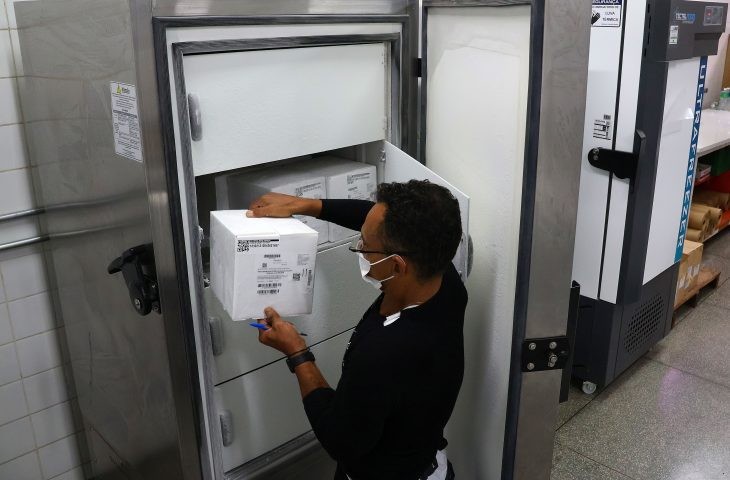 Secretaria de Saúde realiza nesta sexta-feira entrega de vacinas contra a Covid-19 aos municípios