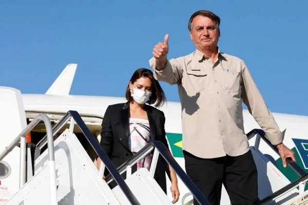 Bolsonaro avalia voltar ao Brasil quando Lula estiver em viagem à China