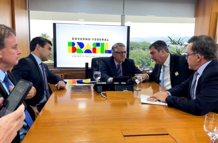 Com ministro das Relações Institucionais, governador discute projetos estruturantes para MS