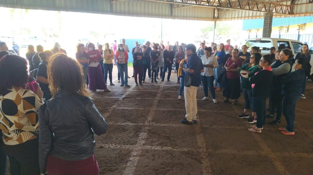 Em meio a crise de segurança nas escolas de todo o país, SIMTED e CUT de Dourados se colocam acima da segurança dos alunos e fazem manifestação por aumento salarial