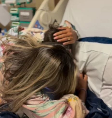 Vídeo: Mãe reencontra filho que ficou 16 dias intubado e emociona internautas
