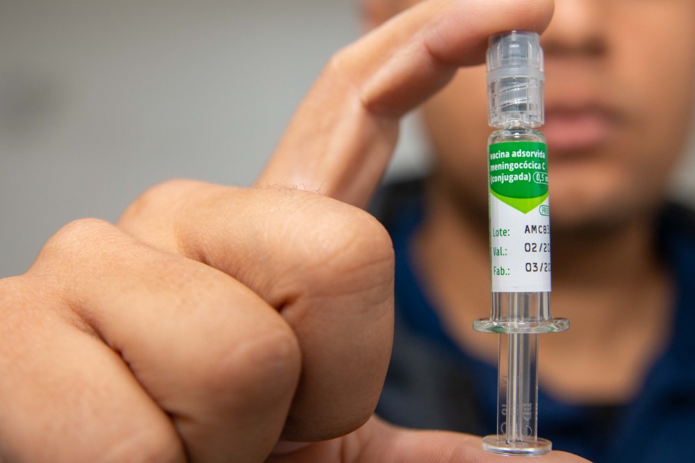 Ampliação temporária da vacina Meningocócica ACWY visa proteger mais pessoas contra a meningite em MS