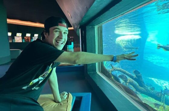 Jovem com autismo faz viagem de 20h para conhecer o Bioparque