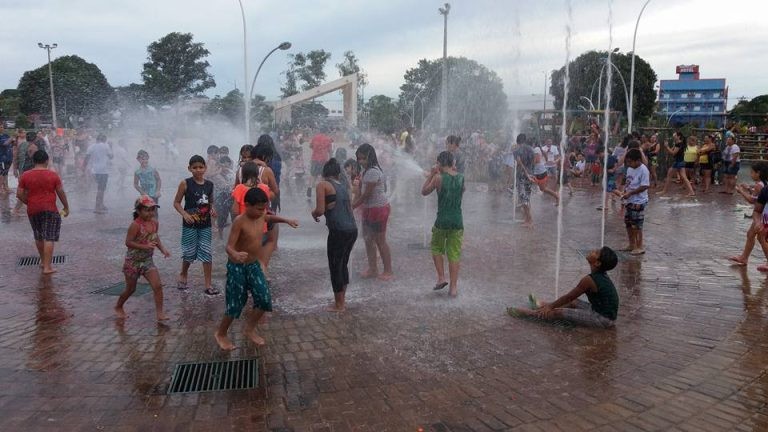 VÍDEO: Tradicional guerra d’água volta com tudo em Ponta Porã