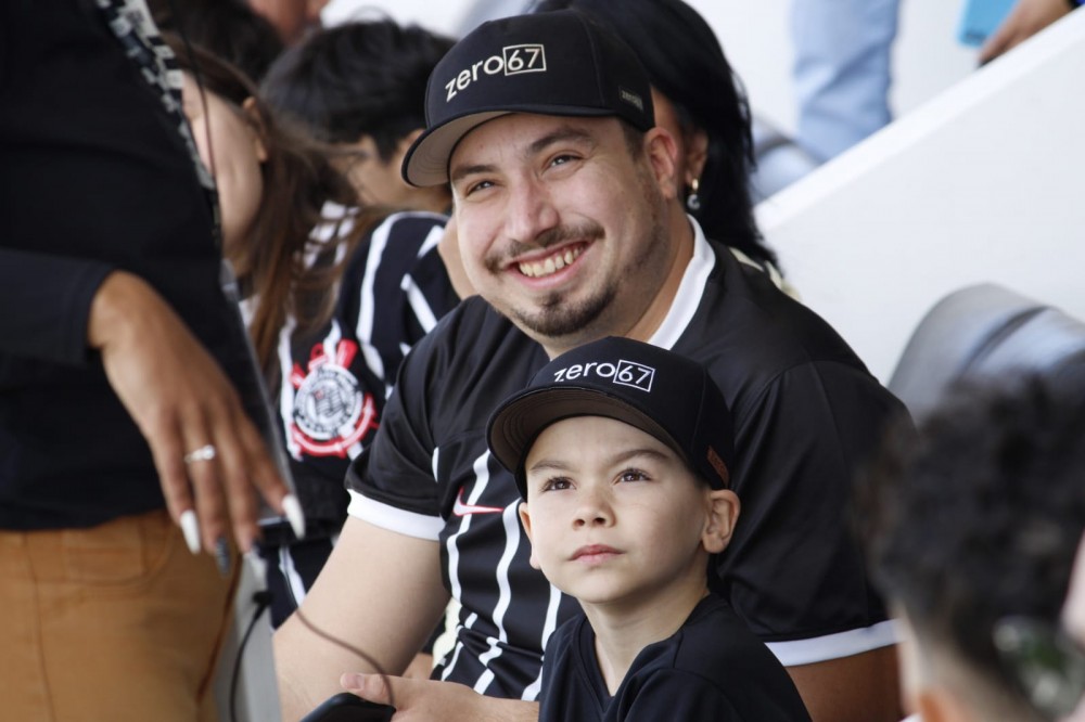 Corinthians realiza sonho de pai e filho campo-grandenses e os leva para assistir jogo no Itaquerão