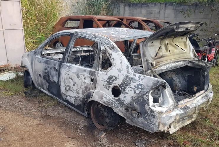 Corpos são encontrados carbonizados dentro de carro em MS