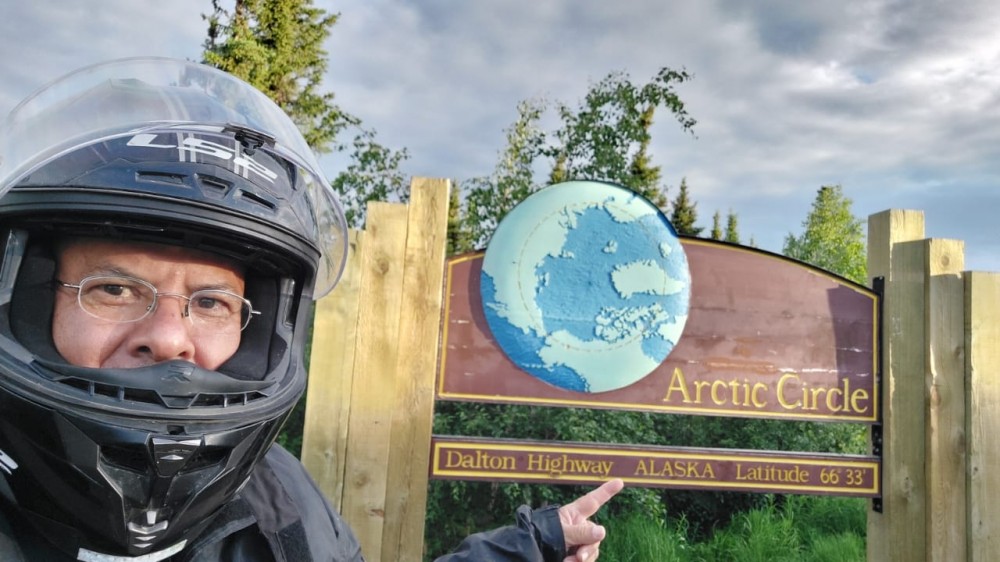 Rodando 40 mil km em 70 dias, campo-grandense realiza sonho de ir ao Alaska de moto após quatro décadas