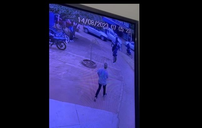 VÍDEO: Mochila fica presa em carro e mãe acaba atropelando filho de 7 anos na Capital