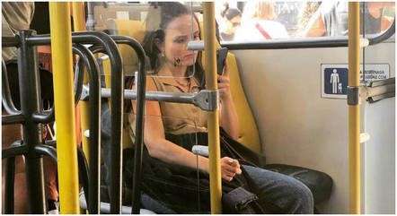 Larissa Manoela posta foto em ônibus após abrir mão de fortuna: 